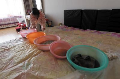 南部楼上漏水，住户失联，小区没物管，业主维权难！律师来支招……